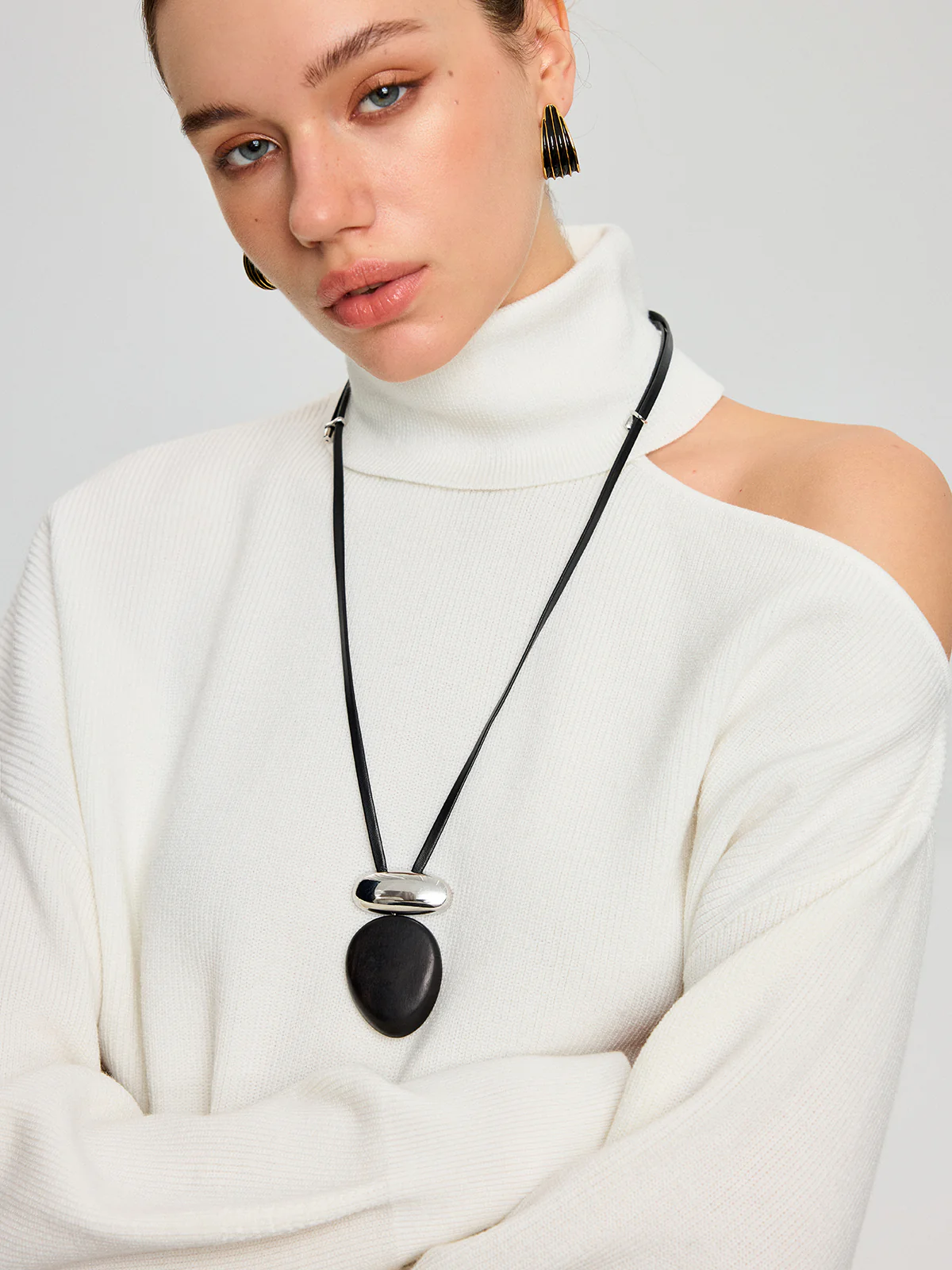 Black Ebony and Silver Metal PU Leather Necklace - Wholesalesil