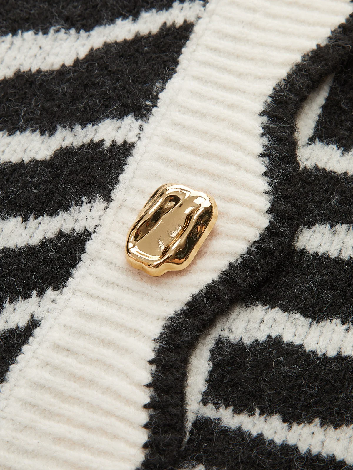 Metal Button Zebra-Striped Knit Vest - Wholesalesil