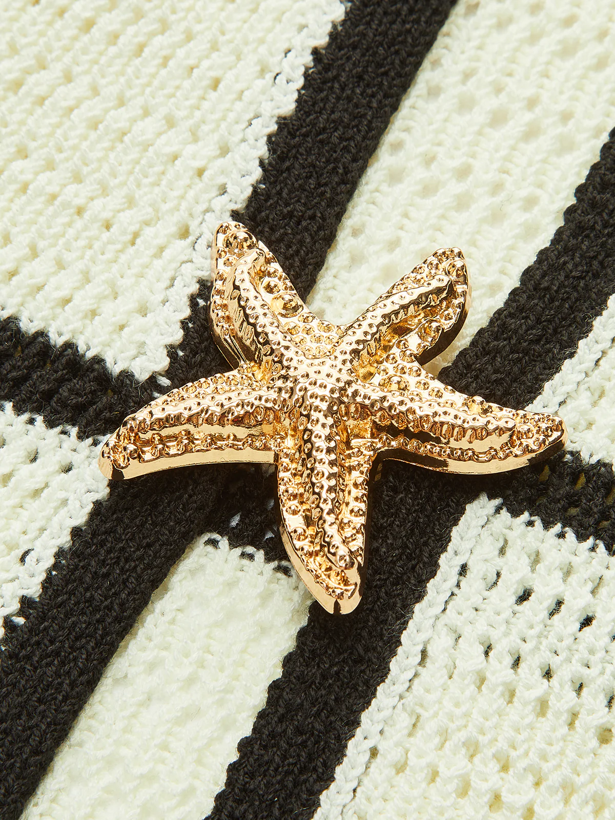 Contrast Trim Starfish Button Knitted Top - Wholesalesil