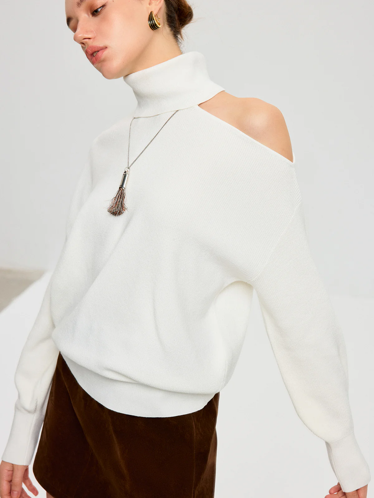 Turtleneck Cold Shoulder Wool Blend Sweater - Wholesalesil