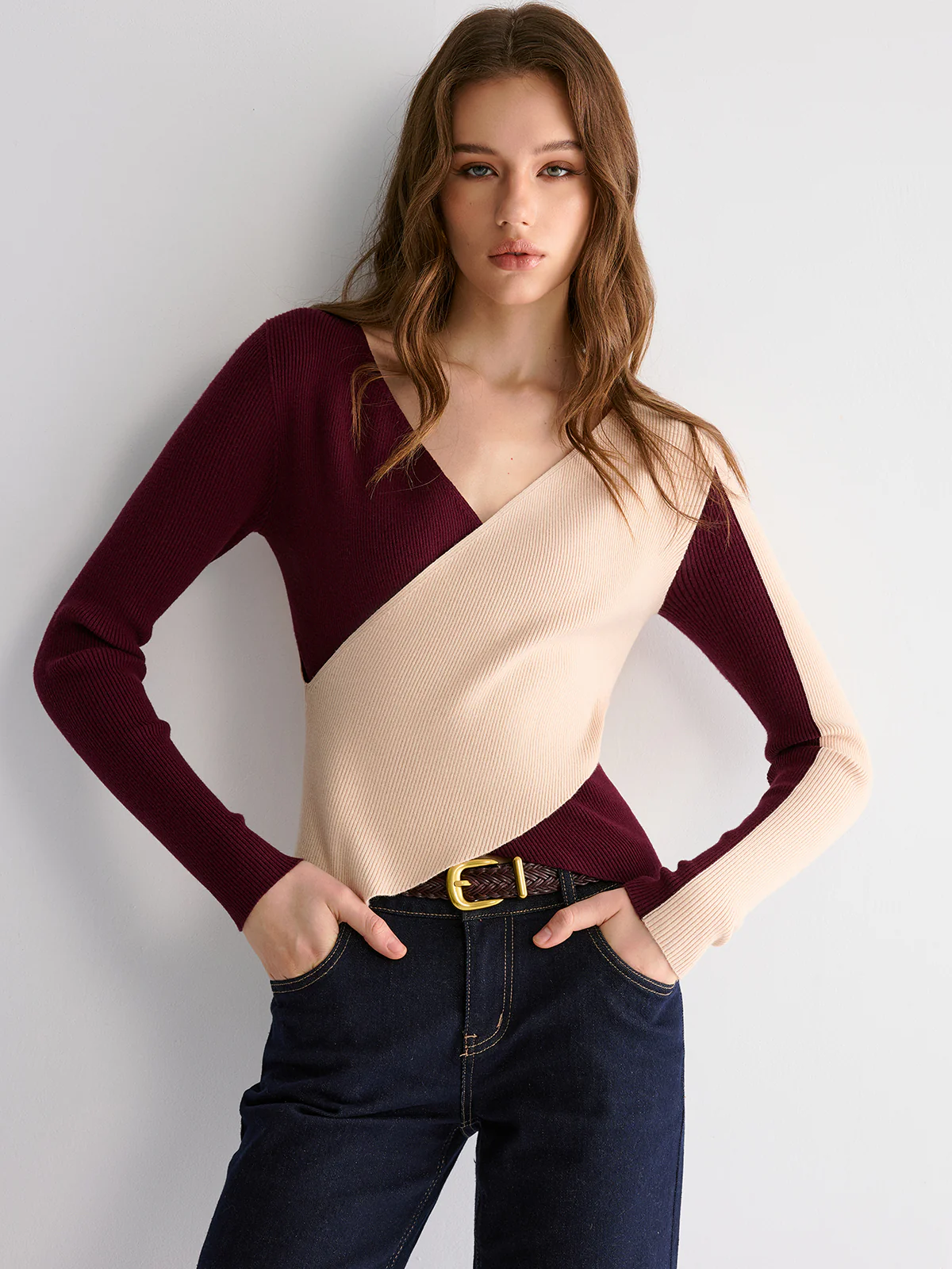 Two-Tone Asymmetrical-Hem Sweater - Wholesalesil