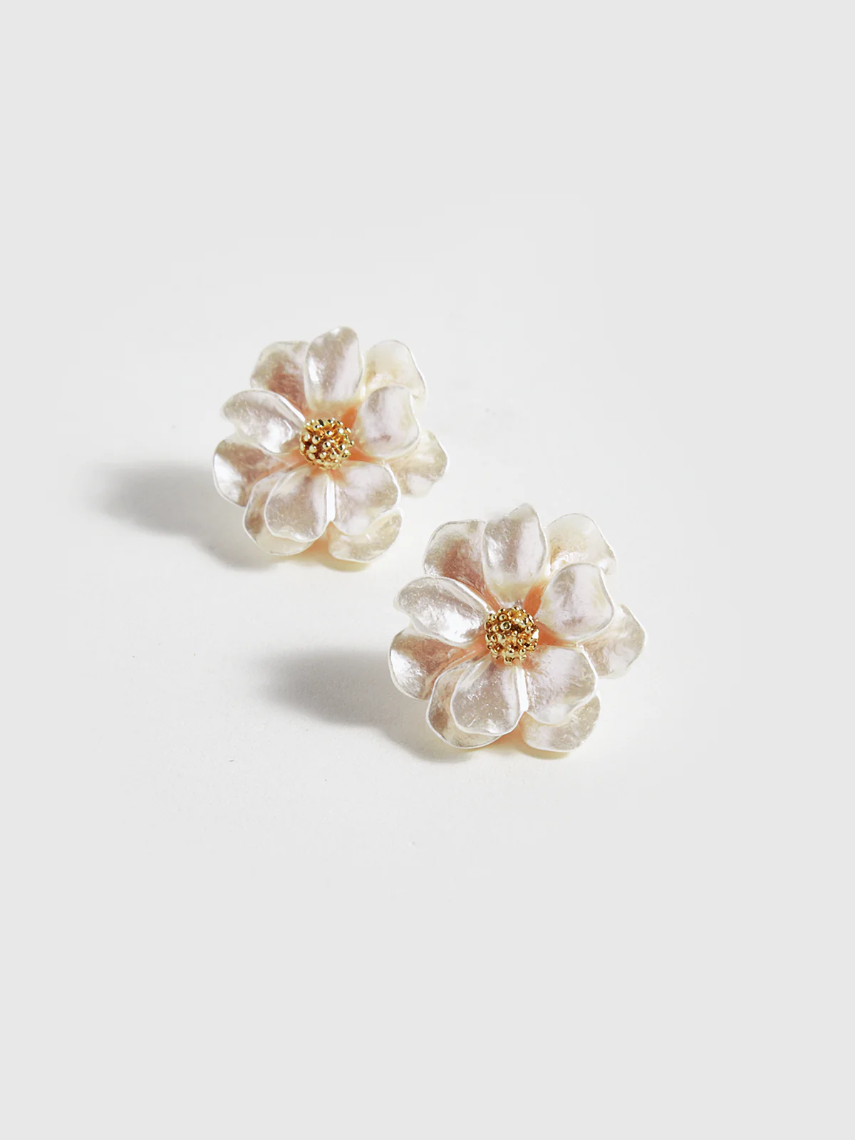 Resin Flower Stud Earrings - Wholesalesil